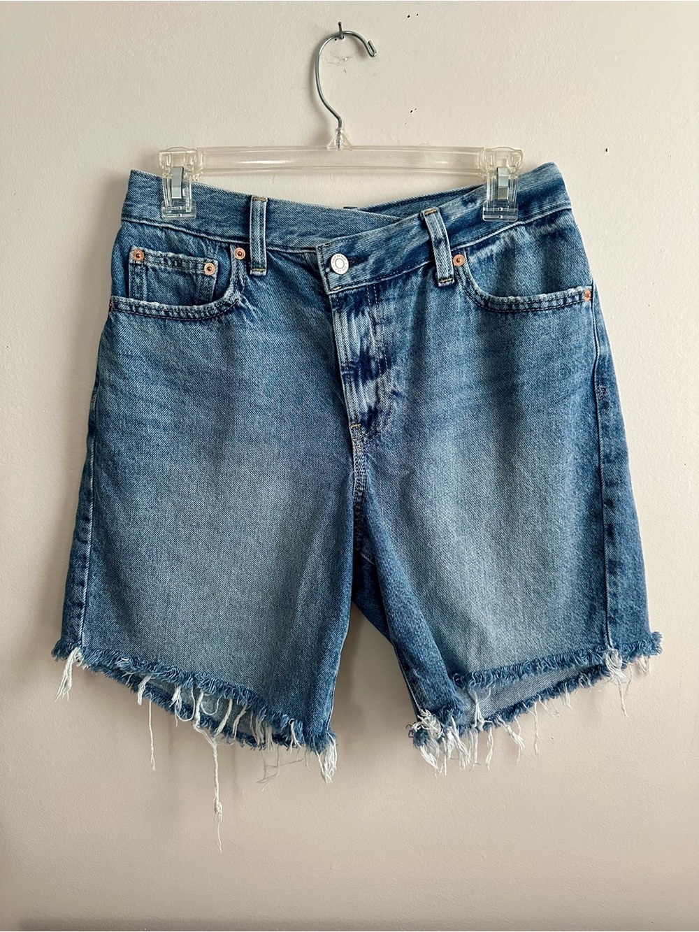 GAP • 8" Loose Bermuda Mid-Rise‎ Shorts
